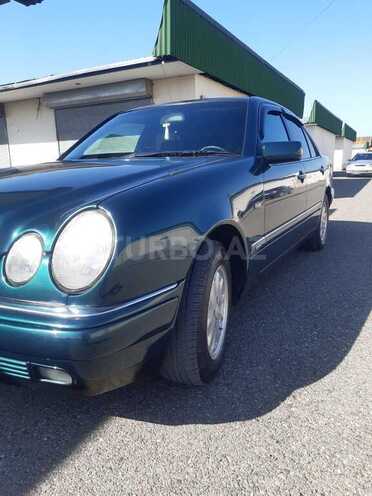 Mercedes E 200 1998, 262,000 km - 2.0 л - Ucar