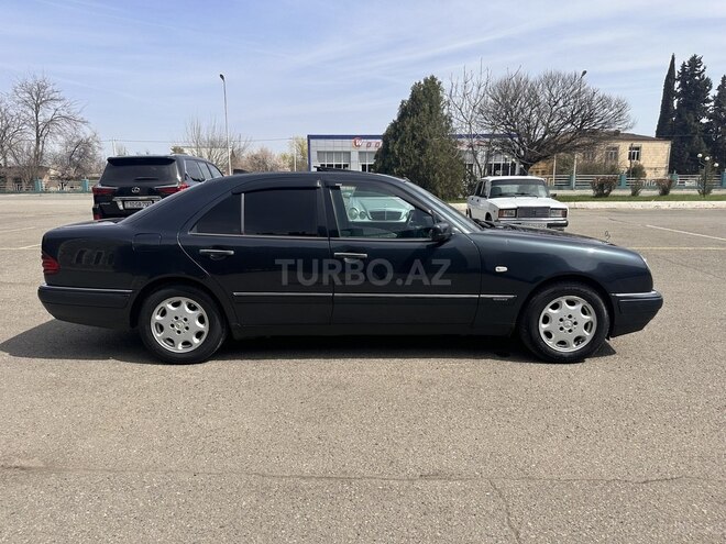 Mercedes E 230 1996, 456,655 km - 2.3 l - Qazax