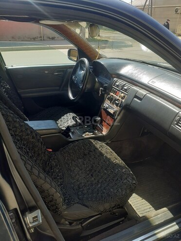 Mercedes E 220 1997, 589,000 km - 2.2 l - Bakı