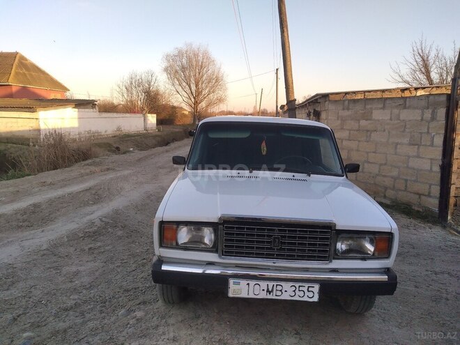 LADA (VAZ) 2107 2003, 99,000 km - 1.6 l - Salyan