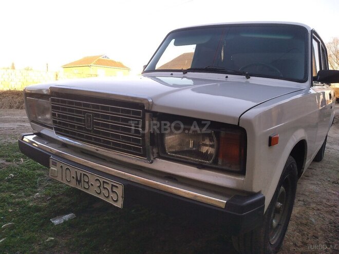 LADA (VAZ) 2107 2003, 99,000 km - 1.6 l - Salyan