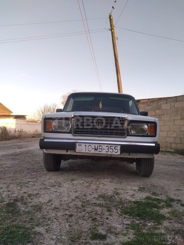 LADA (VAZ) 2107 2003, 99,000 km - 1.6 l - Salyan