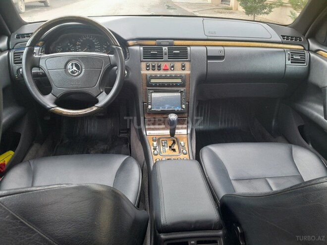 Mercedes E 240 1999, 385,000 km - 2.4 l - Xudat