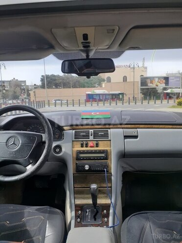 Mercedes E 230 1996, 452,000 km - 2.3 l - Bakı