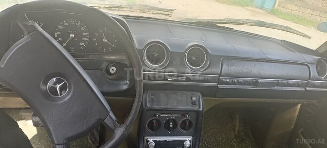 Mercedes 230 E