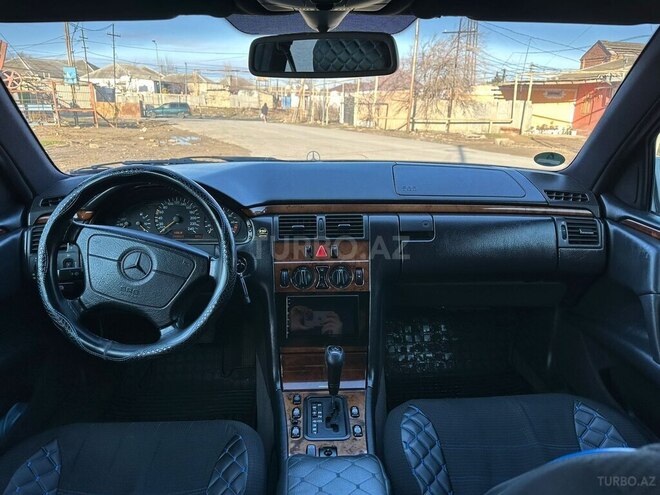 Mercedes E 240 1998, 260,000 km - 2.4 l - Bakı