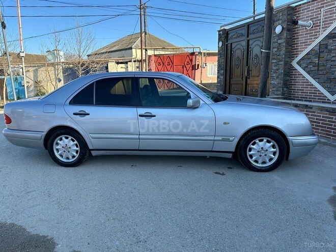 Mercedes E 240 1998, 260,000 km - 2.4 l - Bakı