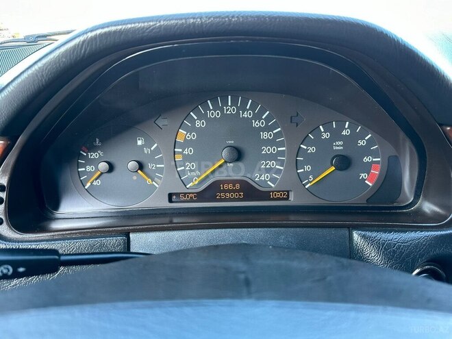 Mercedes E 240 1998, 260,000 km - 2.4 l - Bakı