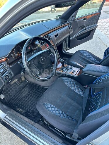 Mercedes E 240 1998, 260,000 km - 2.4 l - Bakı