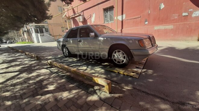 Mercedes E 220 1993, 358,963 km - 2.2 l - Bakı