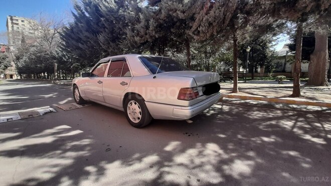 Mercedes E 220 1993, 358,963 km - 2.2 l - Bakı