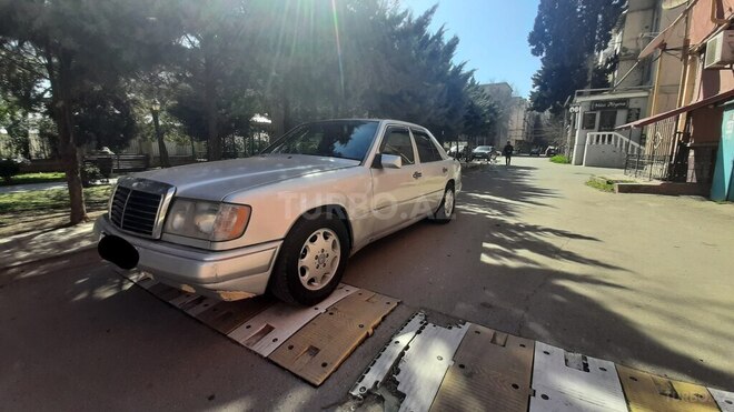 Mercedes E 220 1993, 358,963 km - 2.2 l - Bakı
