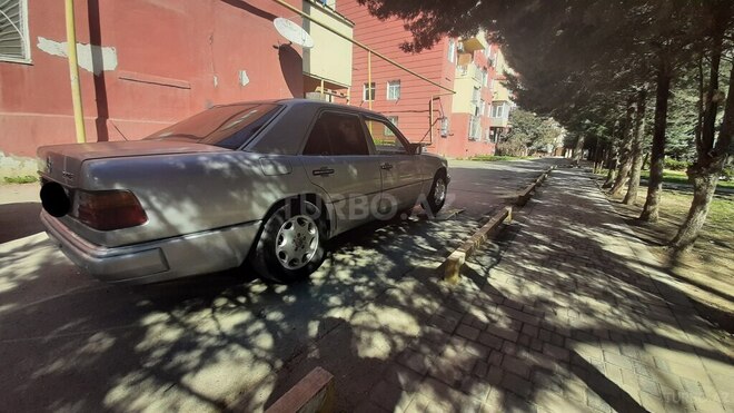 Mercedes E 220 1993, 358,963 km - 2.2 l - Bakı
