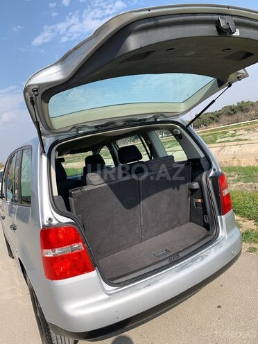Volkswagen Touran 2005, 131,000 km - 1.6 l - Bakı