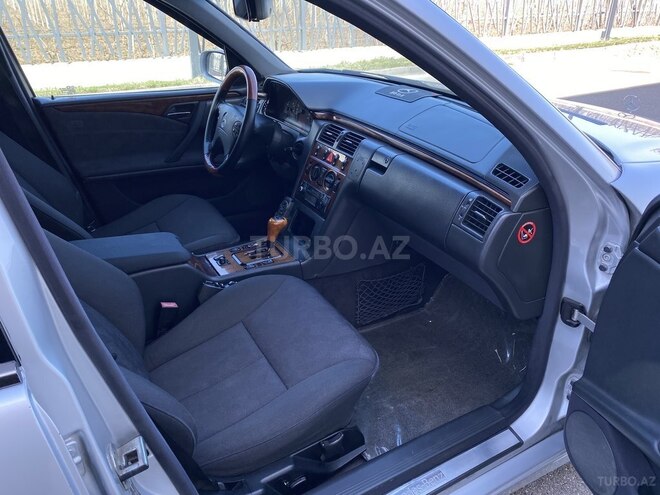 Mercedes E 240 1999, 353,000 km - 2.4 l - Tovuz
