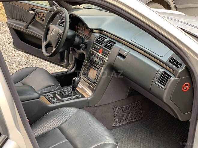 Mercedes E 320 2001, 381,013 km - 3.2 l - Bakı