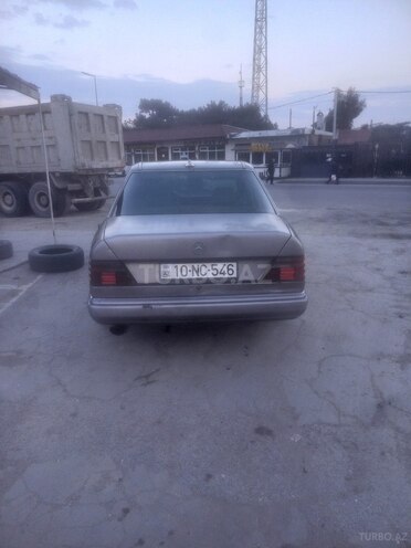 Mercedes E 200 1988, 246,754 km - 2.0 l - Bakı