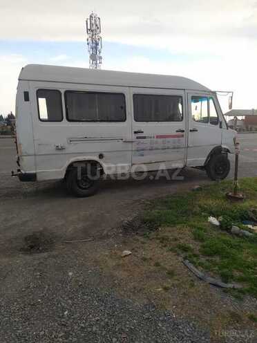 Mercedes 208 D 1993, 50,000 km - 2.9 l - Zaqatala