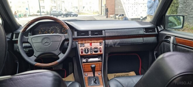 Mercedes E 220 1995, 177,500 km - 2.2 l - Bakı
