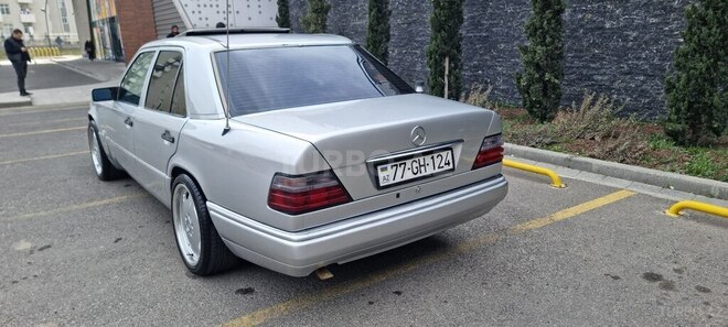 Mercedes E 220 1995, 177,500 km - 2.2 l - Bakı