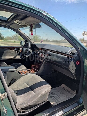 Mercedes E 220 2000, 460,000 km - 2.2 l - Saatlı