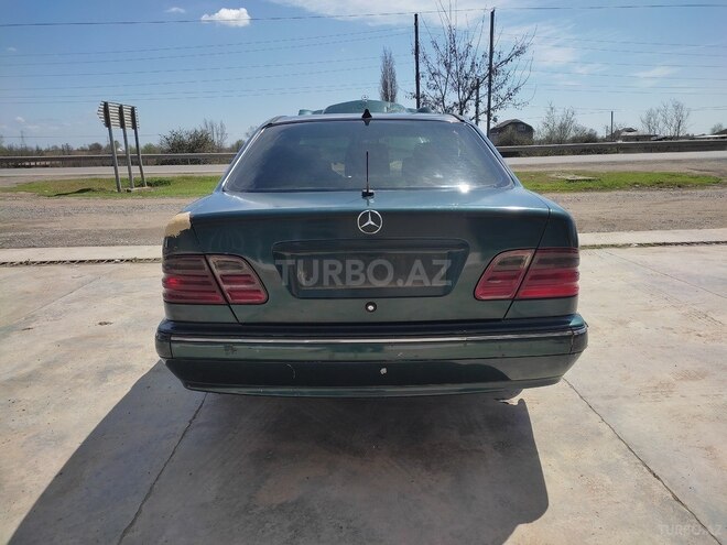Mercedes E 220 2000, 460,000 km - 2.2 l - Saatlı