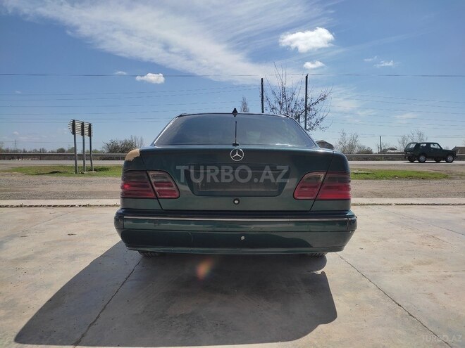 Mercedes E 220 2000, 460,000 km - 2.2 l - Saatlı