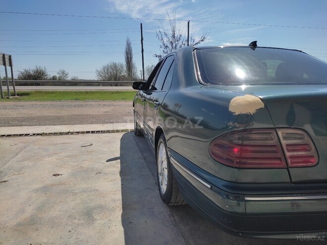 Mercedes E 220 2000, 460,000 km - 2.2 l - Saatlı