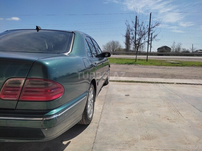 Mercedes E 220 2000, 460,000 km - 2.2 l - Saatlı