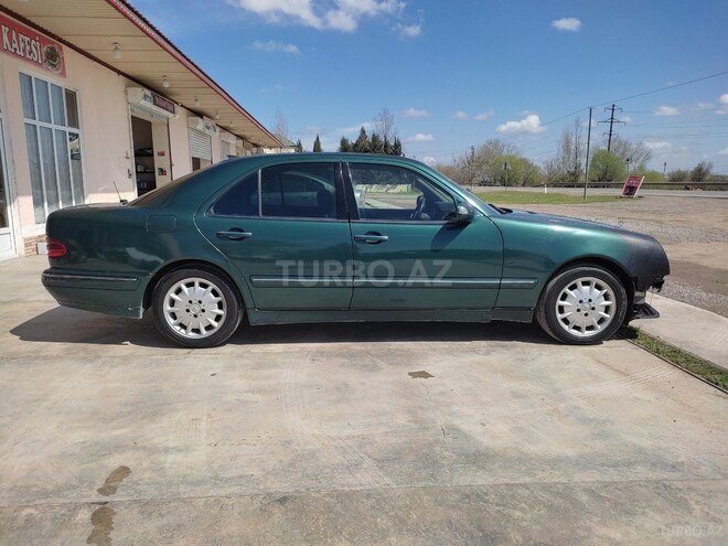 Mercedes E 220 2000, 460,000 km - 2.2 l - Saatlı