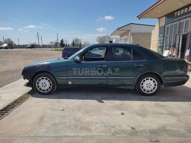 Mercedes E 220 2000, 460,000 km - 2.2 l - Saatlı