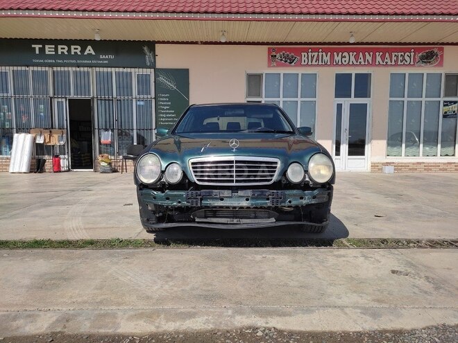 Mercedes E 220 2000, 460,000 km - 2.2 l - Saatlı