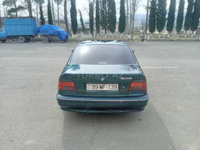 BMW 528 1996, 328,000 km - 2.8 l - Qazax