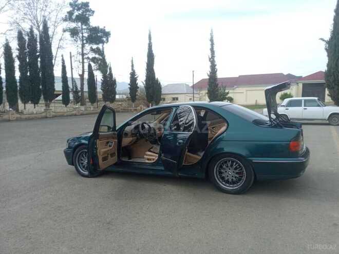 BMW 528 1996, 328,000 km - 2.8 l - Qazax