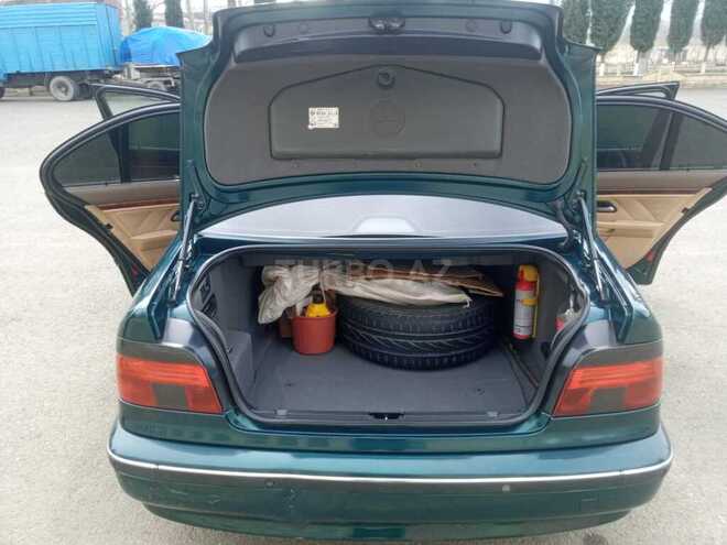 BMW 528 1996, 328,000 km - 2.8 l - Qazax