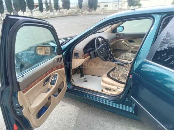 BMW 528 1996, 328,000 km - 2.8 l - Qazax