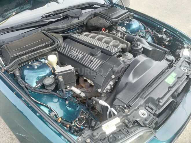 BMW 528 1996, 328,000 km - 2.8 l - Qazax