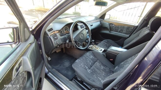 Mercedes E 240 1998, 235,600 km - 2.4 l - Zaqatala