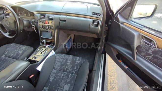 Mercedes E 240 1998, 235,600 km - 2.4 l - Zaqatala