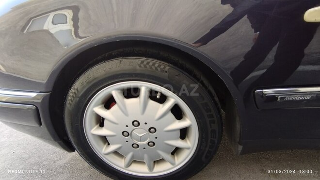 Mercedes E 240 1998, 235,600 km - 2.4 l - Zaqatala