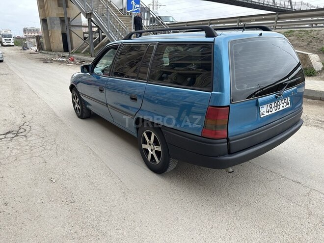 Opel Astra 1993, 228,000 km - 1.8 l - Bakı