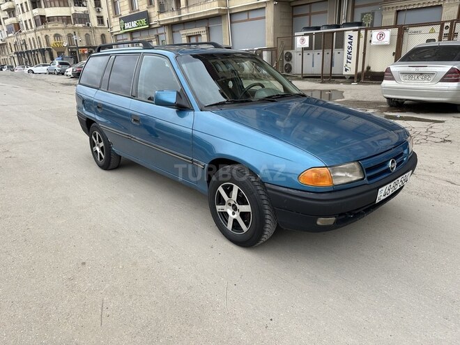 Opel Astra 1993, 228,000 km - 1.8 l - Bakı