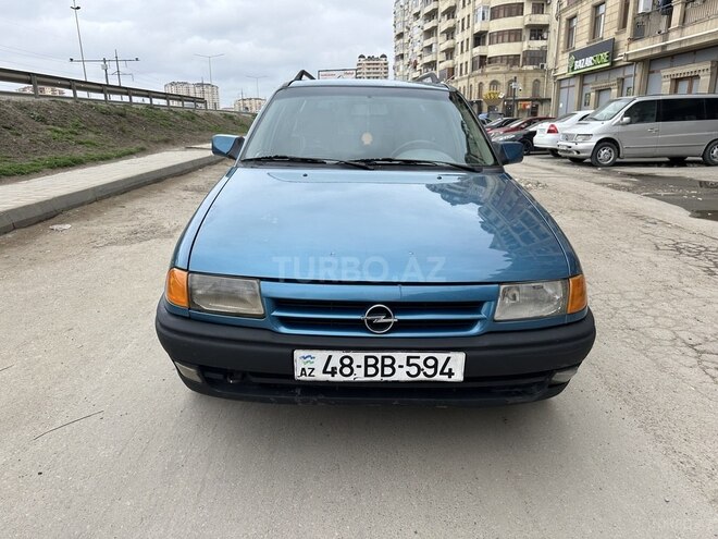 Opel Astra 1993, 228,000 km - 1.8 l - Bakı