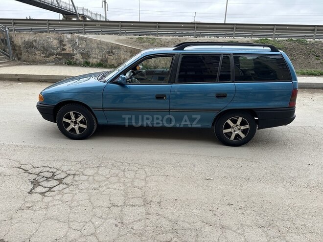 Opel Astra 1993, 228,000 km - 1.8 l - Bakı