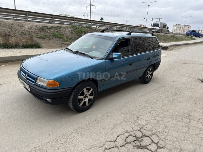 Opel Astra 1993, 228,000 km - 1.8 l - Bakı