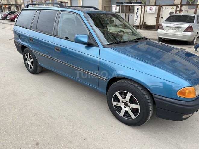 Opel Astra 1993, 228,000 km - 1.8 l - Bakı