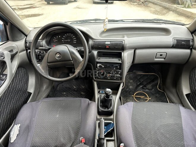 Opel Astra 1993, 228,000 km - 1.8 l - Bakı