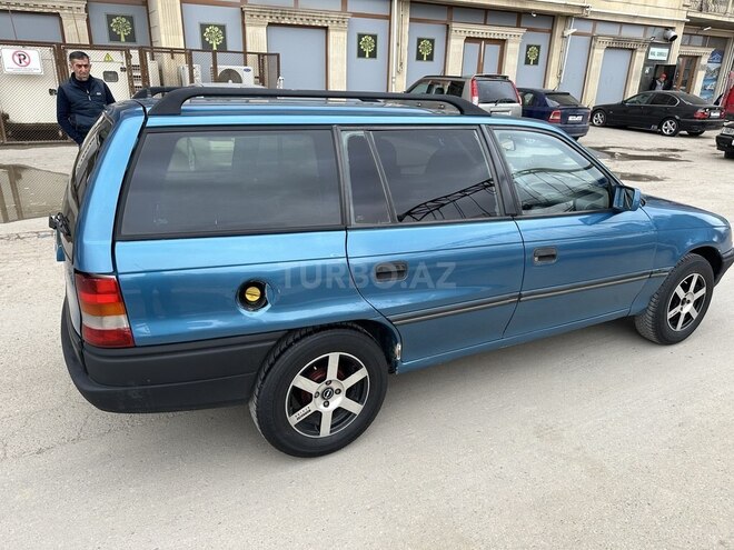 Opel Astra 1993, 228,000 km - 1.8 l - Bakı