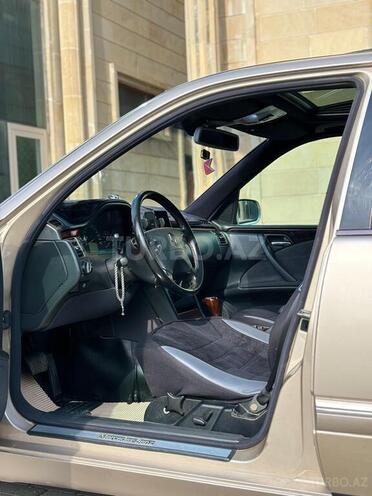 Mercedes E 240 2000, 327,000 km - 2.4 l - Bakı