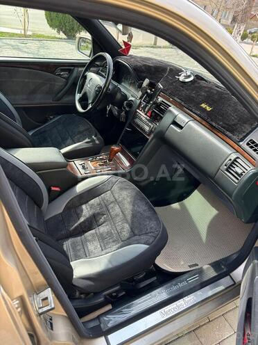 Mercedes E 240 2000, 327,000 km - 2.4 l - Bakı